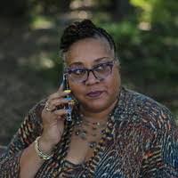 Gloria Crowell's Instagram, Twitter & Facebook