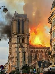 Mango'da en son moda, ayakkabı ve aksesuar trendlerini keşfet. Turkei Viele Feiern Den Brand In Der Kathedrale Von Notre Dame