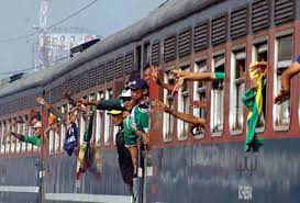 Idea kejutan hari jadi di dalam bonek kereta. Kenapa Bonek Selalu Lolos Dinadimu