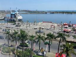 Maybe you would like to learn more about one of these? Indahnya Pemandangan Di Pantai Losari Picture Of Aryaduta Makassar Tripadvisor
