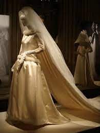 The Royal Order Of Sartorial Splendor Wedding Wednesday Queen Fabiola S Gown Royal Wedding Gowns Royal Wedding Dress Wedding Gowns