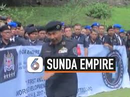 Sunda empire muncul tak lama setelah berita keraton agung sejagat bermunculan. 7 Hal Terkait Kemunculan Sunda Empire Yang Hebohkan Jagat Maya News Liputan6 Com