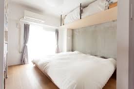 天井際のスペースを利用した棚がナイスアイデア 奥行き深めなので寝具も収納できちゃいます h様邸 清澄白河 自宅で マンション 収納 マンション リノベーション