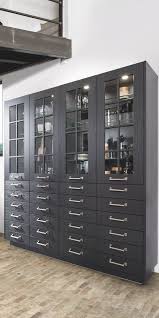 Vaisselier Compose De Meubles Vitres Avec Eclairage Interieur Poses Sur Des Meubles Bas Couleur Bois Gris Et Noir Mobilier De Salon Meuble Cuisine Meuble Vitre