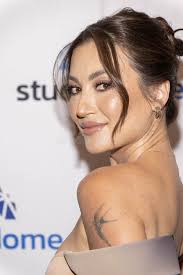 2,193 Annie Stock Photos