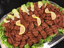 efsane cig kofte 1 bardak ceviz 1 bardak koftelik siyah bulgur 1 bardak haslanmis patates 1 bardak hazir domates salcasi 1 bardak kofte bulgur domatesler