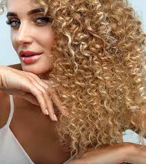 For years, women with curly hair have had to find a stylist who specializes in cutting curly hair. 20 Surreal Curly Blonde Hairstyles Tips To Maintain The Curls
