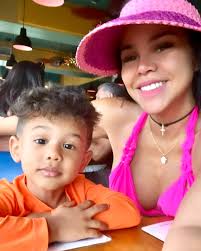 What a great evening over with Mathew and Gina Knowles bringing in the New  Year as only they can amongst friends and Family. Happy New Years🎊🎈🎉🎂🎁