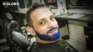 Volta às aulas com 'uniforme' novo: cabelos coloridos