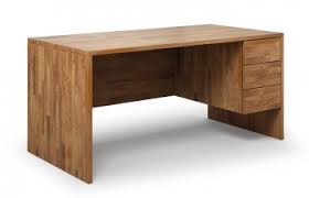 Handwerklich kunstvoll verziert bietet dieser schreibtisch allerbeste ansichten. Schreibtische Aus Kirschbaum Massgefertigt Von Audena
