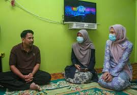 Rafizi, widely seen as being close with datuk seri anwar ibrahim's family, had also defended nurul izzah's decision yesterday. Amanah Diberikan Tanggungjawab Besar Nurul Izzah Utusan Digital
