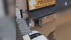 Alerte info >> inondations catastrophiques a béziers : Beziers La Boulangerie Du Quartier Four A Chaux Rouvre Ses Portes Deux Mois Apres Les Inondations Youtube