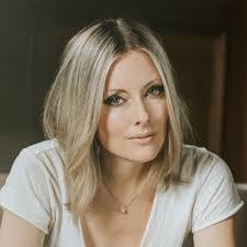 Molly Thomason's Instagram, Twitter & Facebook