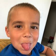 Kacey Robbins (@kaceyrobbins)