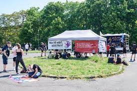 Am sonntag setzt die afd ihren parteitag fort. Parteitag In Marzahn Hellersdorf Afd Besetzt Spitzenplatze Fur Berlinwahl Gegendemos Bleiben Ruhig Berlin Tagesspiegel