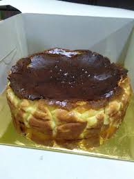 Bahan a 5 biji kuning telur ( m saiz)+1 biji telur (m saiz ) 65 gm minyak jagung 90 gm santan(santan kotak) 2 sudu besar pandan paste 70 gm tpg naik sendiri ( di ayak ) 1.kacau telur guna whisk saja. Basque Burnt Cheese Cake Ikut Sukatan Cawan Lebih Sedap Dimakan Sejuk Mingguan Wanita