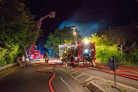 Home über uns — mannschaft — sachgebiete — ausrüstung — feuerwehrhaus — maria enzersdorf — geschichte — im gedenken — förderverein einsätze übungen information events downloads videos links. Freiwillige Feuerwehr Husum