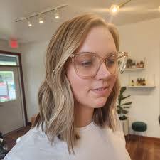 Rebecca Shuler's Instagram, Twitter & Facebook