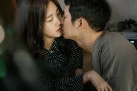 Dengan alur cerita yang dikemas secara menarik dan kompleks nggak heran film korea saat ini meraih banyak pengahargaan di ajang penghargaan film internasional bergengsi. Tune In For Love Netflix Review Stream It Or Skip It