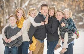 Family Picture Pose Ideas With 5 Or More Children Capturing Joy With Kristen Duke Photography Poses Family Family Portrait Poses Big Family Photos