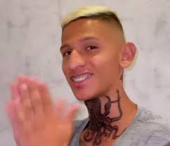 Un increíble tatuaje de un hincha de nacional que se volvió viral alrededor de todo el mundo. La Liendra Se Hizo 4 Tatuajes En El Cuello Y La Nuca
