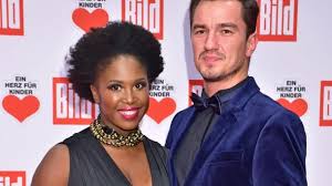 Motsi Mabuse Susse Liebeserklarung An Ihren Evgenij Susse Liebeserklarung Motsi Mabuse Und Tanzpaar