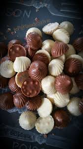 Tourbillons Chocolats Blancs Et Lait Au Croustillant Feuillantine Crepe Dentelle Ou Noix Le P Lais De Sylvie Chocolat Chocolat Blanc Chocolat Maison