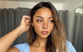 Aujourd'hui on se retrouve dans une vidéo un peu spécial. Wejdene Ses Photos En Soutien Gorge Transparent Affolent Les Internautes