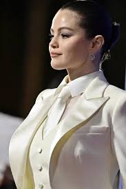 I Don't Think Anyone Should Have To Deal With This": People Are Defending  Selena Gomez After Her New Music Video Sparked Mean Comments About Her  Looks