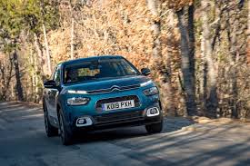 .özelliklerini, donanım paketlerini inceleyin, fiyat isteyin citroen c4 cactus için size özel fiyat teklifi alın. Strong Demand For Range Topping Trim Level Drives Latest Updates For Citroen C4 Cactus Hatch Conce