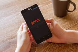 A netflix é um serviço de transmissão online que oferece uma ampla variedade de séries, filmes e documentários premiados em milhares de aparelhos conectados à internet. Netflix Aumenta Preco De Assinatura No Brasil Veja Os Valores