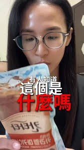 每朝終於出咖啡了‼️ 而且還是韓國視帝朱智勛代言😍 每朝咖啡，不只是好喝的黑咖啡，更是一款厲害的機能咖啡!  100%哥倫比亞水洗豆，一打開就聞到濃郁的咖啡香氣☕ 亮點是它還加了機能兒茶素跟膳食纖維，能促進新陳代謝👏  喝起來非常順口不苦澀，不僅平常喝黑咖啡的人會 ...