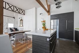 Loft Dans Une Ancienne Biscuiterie A Bagneux Loft Bagneux Ilots Central Cuisine