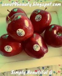 Don't peel the apples, just cut them into small cubes and add to a grinder. Beauty Benefits Of Apple For Hair