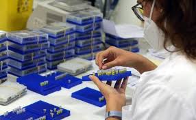 Los expertos indios aclararon que las medidas para combatir la variante delta plus no difieren de las ya vigentes en el país, como por ejemplo, la inmediata contención de las áreas afectadas, prevenir las aglomeraciones, incrementar la cantidad de pcr, rastrear los contagios y aplicar la vacunación masiva. Dmod4whemrewam