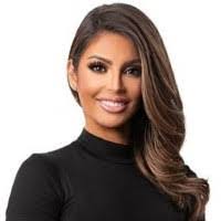 Liz Melena's Instagram, Twitter & Facebook