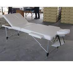 beyaz canta tipi aluminyum masaj masasi ahm1018 katlanir ozelligi ile yer kaplamayan ucuz masaj yatagi modelidir bejmasajmasasi masajmasasi masajmasasimode