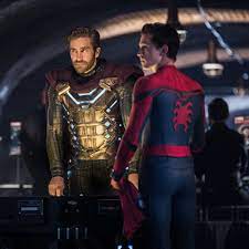His godmother is actress jamie lee curtis. Spider Man S Jake Gyllenhaal Explains Tom Holland Has Become A Leader In The Mcu