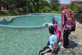 Banyak tempat menarik di selangor yang boleh dikunjungi. Sabah Day 2 Part 2 24 8 13 Sambungan Melawat Kundasang War Memorial Mandi Manda Di Poring Hotspring Di Ranau Dan Menginap Di Cottage Hotel Kundasang Bila Ummi Aishah Berceloteh