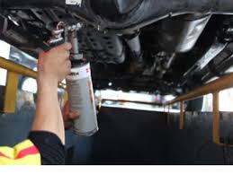 Under spoilere, håndtak, vindusruter og bak skiltet på bakluken er også typiske utsatte steder. Undervognsbehandling Og Rust