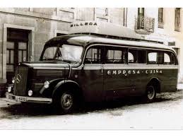 1958 El Mercedes O 3 500 Delante De Casa Su Precio Fue De 350 000 Ptas Un Autocar Muy Solicitado Entonces Camiones Transporte Y Camionetas