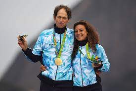 El pueblo, o más bien la ciudad en la que vivo, san isidro, recibió a santiago lange, quien con cecilia carranza obtuvieron la medalla de oro en los recientes juegos olímpicos de río en la categoría nacra 17 de yacthing. Rio 2016 Argentinos Santiago Lange Y Cecilia Carranza Ganan Oro En Nacra 17 De La Vela The Epoch Times En Espanol