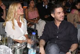 We did not find results for: Zeta Makrypoylia Mixalhs Xatzhgiannhs Titloi Teloys Gia To Zeygari Meta Apo Deka Xronia Sxeshs