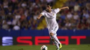 Nach der weltmeisterschaft 2010 in südafrika wurde neben anderen europäischen vereinen. Bayern Munchen Juga Berminat Pada Sami Khedira Banjarmasin Post