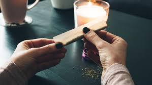 If you ever wondered how to roll a joint with a tip hopefully this will help. How To Roll An Inside Out Joint Step By Step Guide With Pictures