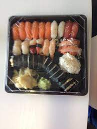 Fredag var det kø langt ut på gata. Brumunddal Sushi Added A New Photo Brumunddal Sushi