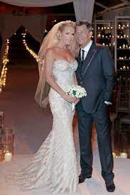 Canadian Musician Record Producer And Composer David Foster Married Model Interior Designer And S Celebrity Wedding Dresses Wedding Dresses Celebrity Bride