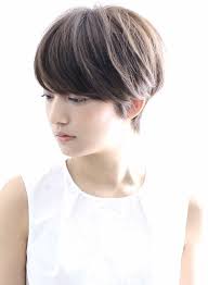 絶壁解消シルエットのきれいな大人ショート 髪型 ヘアスタイル ヘアカタログ ビューティーナビ ヘアスタイル 美髪 髪型