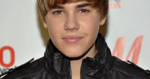 Photos of Justin Bieber and Selena Gomez kiss spark threats