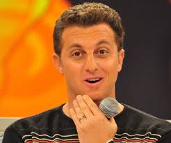Iniciou sua carreira aos quatorze anos, como repórter da rádio centenário de araras. Cinco Bons Substitutos Para Fausto Silva Nos Domingos Da Rede Globo Obaoba